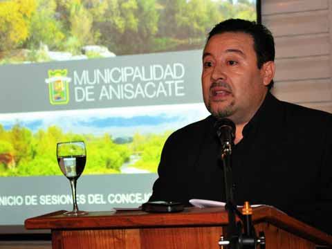 Zalazar abrió sesiones y prometió de todo