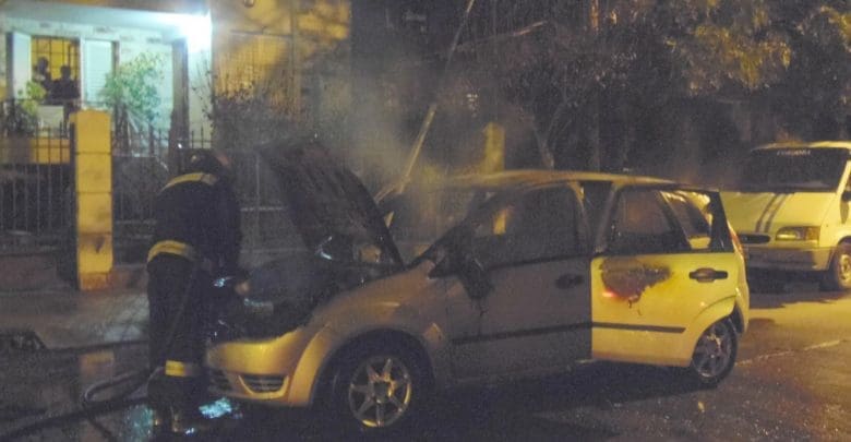 AUTO QUEMADO 1 1 - Diario Resumen de la región