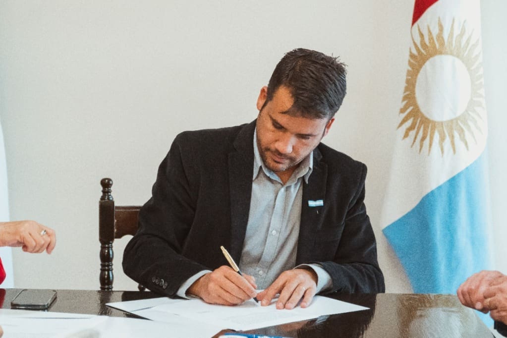 torres firma convenio odontologia - Diario Resumen de la región