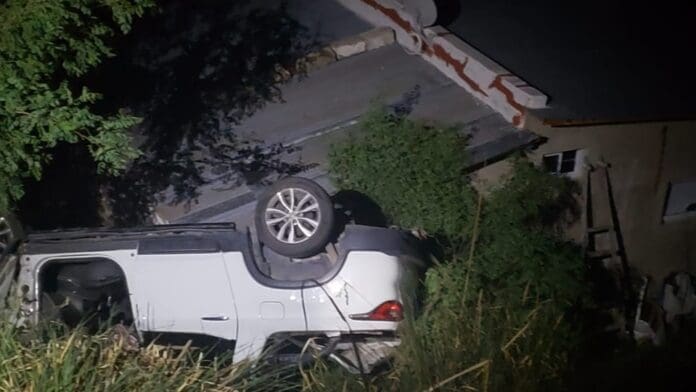 auto tumbado 696x392 1 - Diario Resumen de la región